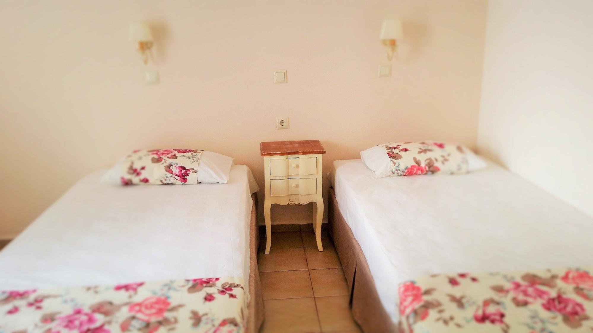 Emerald Hotel Малиа Экстерьер фото
