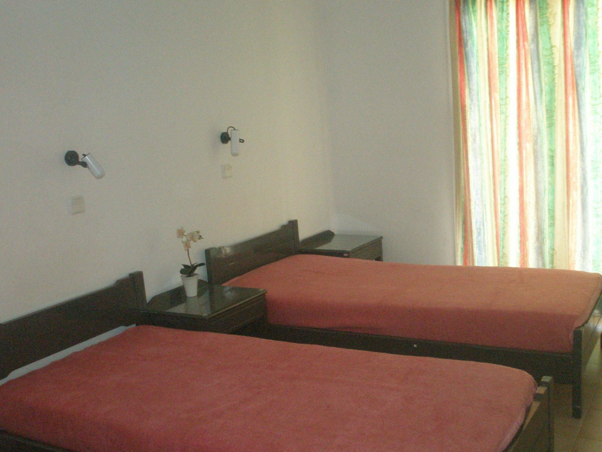 Emerald Hotel Малиа Экстерьер фото