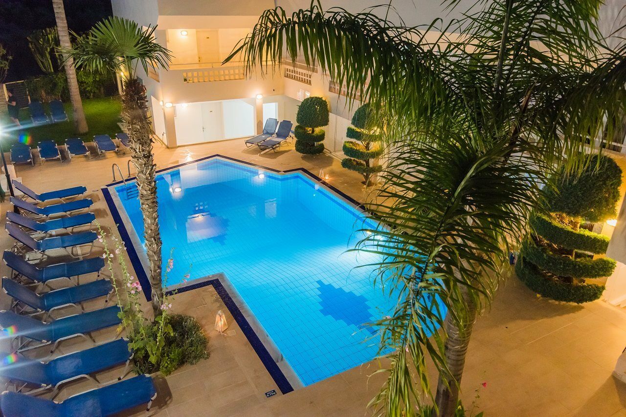 Emerald Hotel Малиа Экстерьер фото