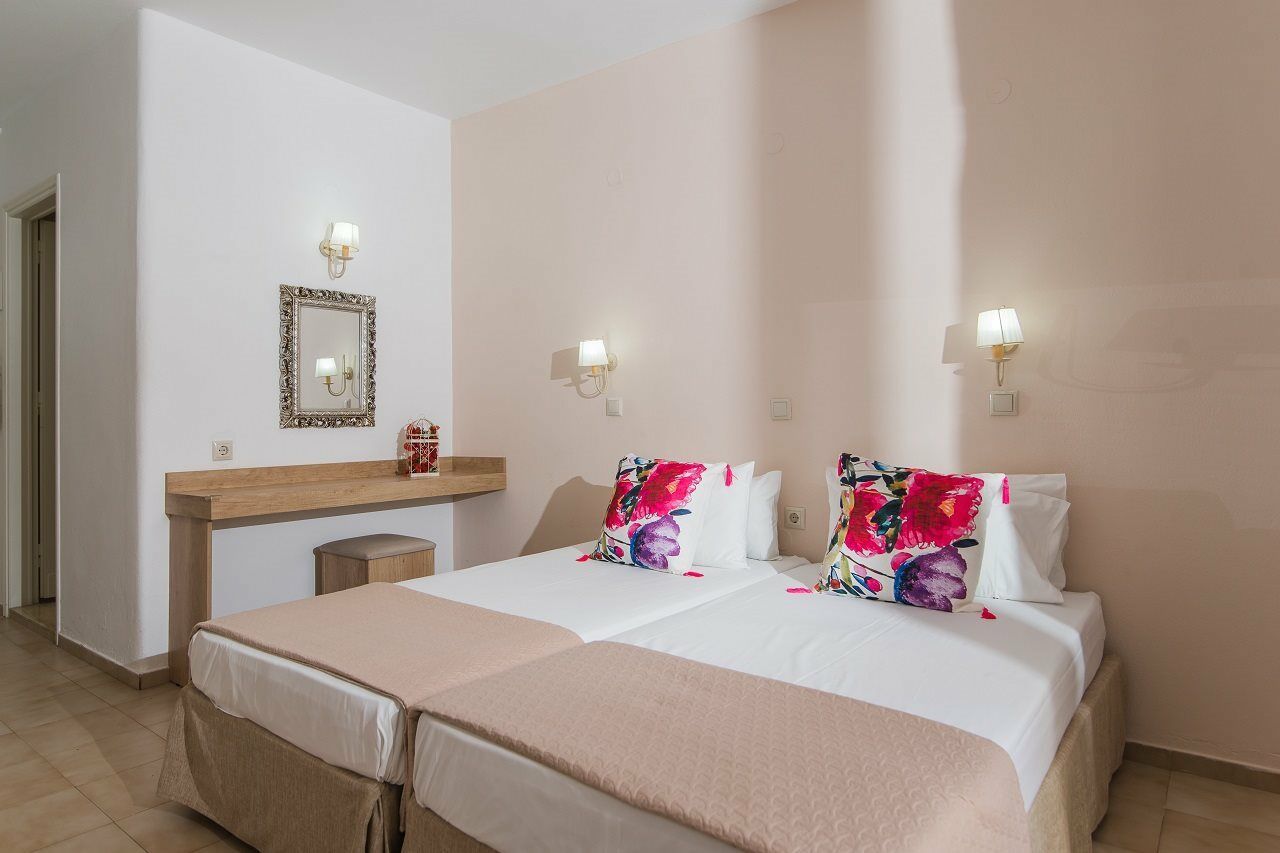 Emerald Hotel Малиа Экстерьер фото